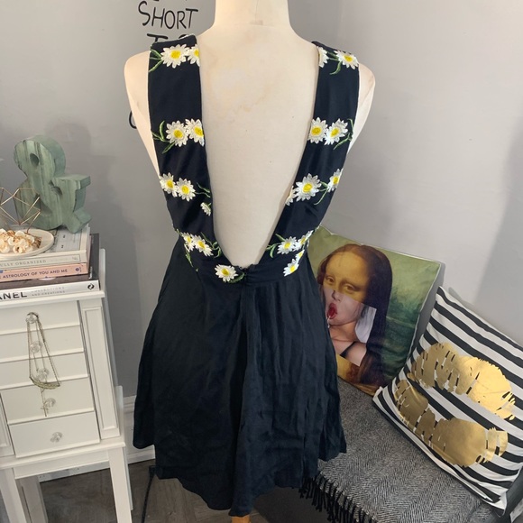 FashionNova// floral dress size small - Picture 8 of 9